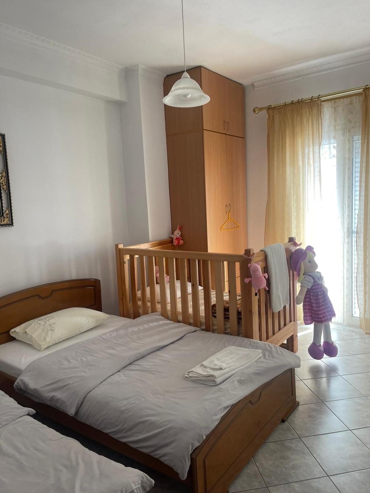 Bright Apartment, Spacious Near The Center Tríkala Eksteriør billede